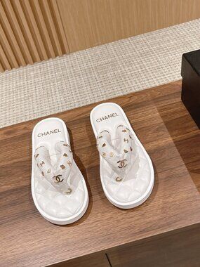 Chanel white Lampkin quilted charmed flip-flops